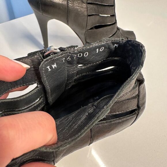 Stuart Weitzman Open Toe Black Leather Strappy Moto Ankle Booties Size 10 - Picture 11 of 17